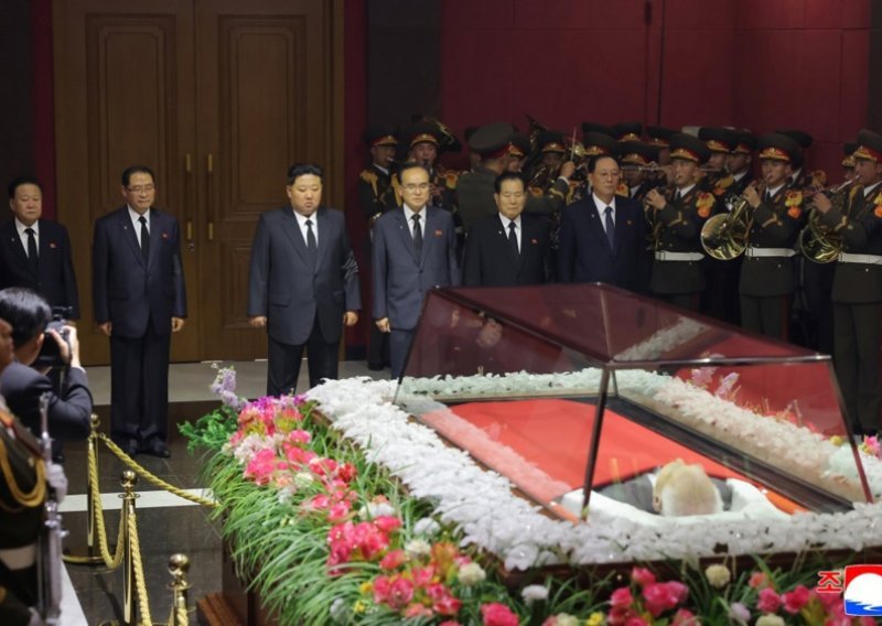 Umro počasni šef države Sjeverne Koreje: Imao je protokolarnu ulogu, ali golem utjecaj
