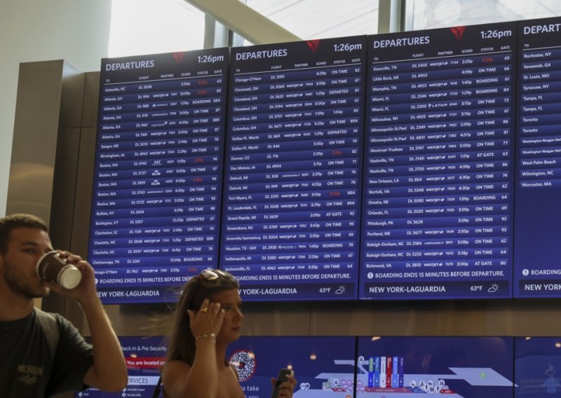 Milijuni ljudi u SAD-u pogođeni otkazivanjima i odgodama letova zbog blokade vlade