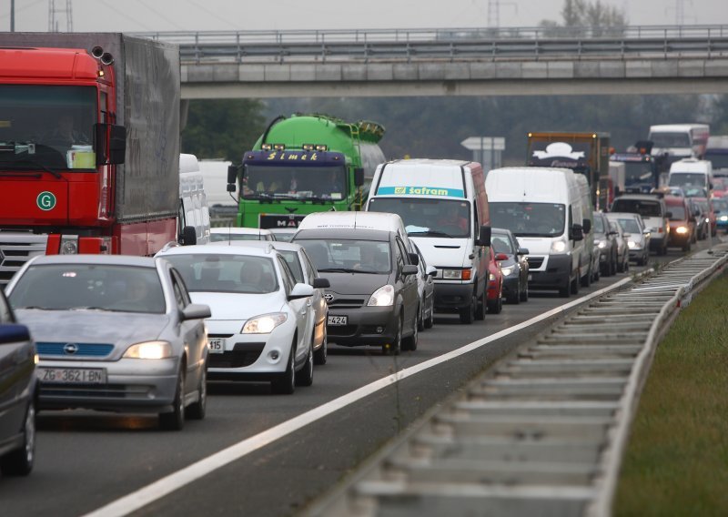 Vozačima na A4 jutros treba još više strpljenja: Kolona je duga četiri km, vozi se 40 km/h