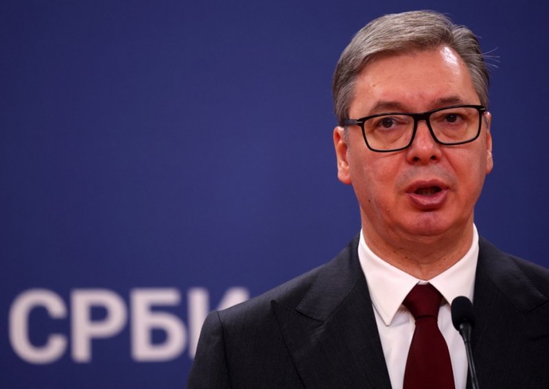 Vučić i novo plašenje naroda: Jurimo dvojicu snajperista, već tri dana ih tražimo