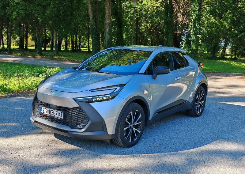 Vozili smo Toyotu C-HR 2.0 PHEV: Impresivan crossover C-SUV segmenta s vrhunskim plug-in hibridnim pogonom
