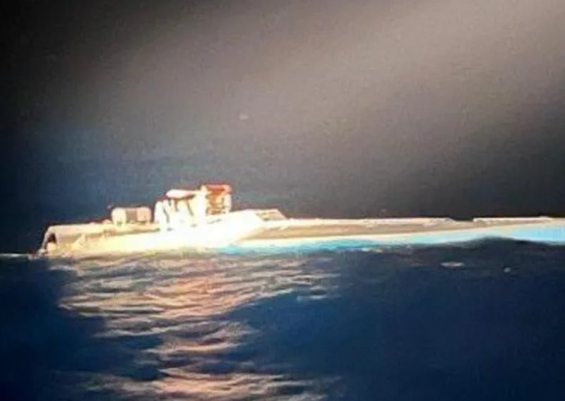 Narko-podmornica s 1,7 tona kokaina zaplijenjena kod Portugala