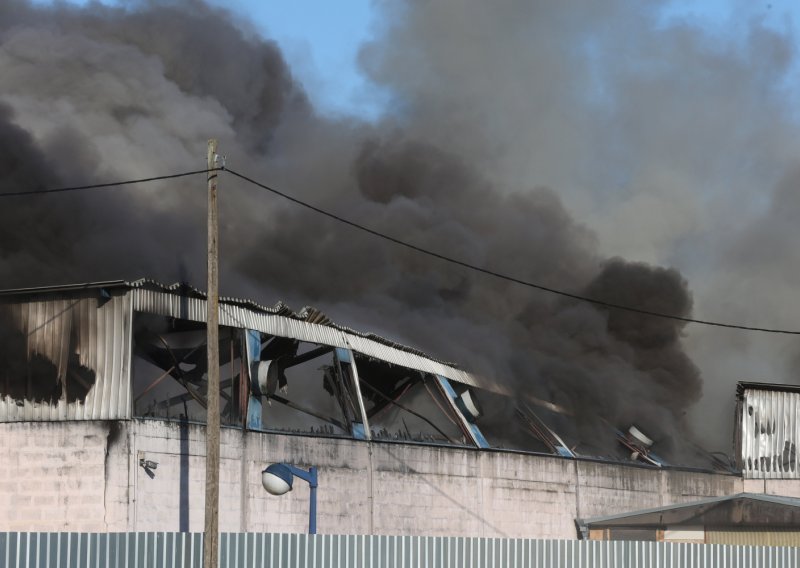 Požar u Svetoj Nedelji pod kontrolom, ali još gori: 'Imamo nova pripaljivanja'