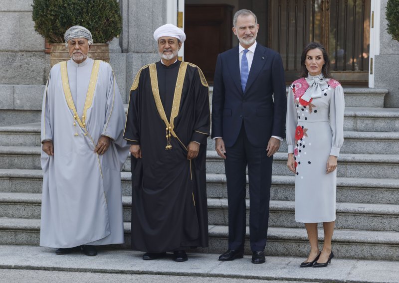 Kraljica Letizia zablistala u jednoj od najljepših jesenskih haljina