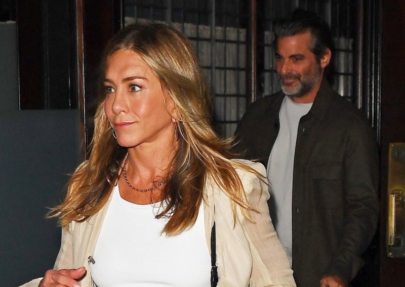 Oglasio se dečko Jennifer Aniston: 'Ako je ovo san, ne želim se probuditi'