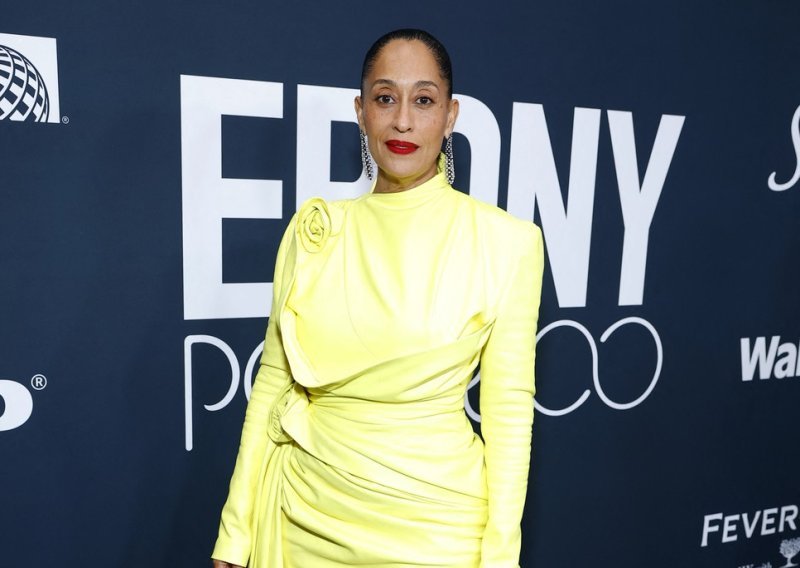 Naglašava figuru: Ova haljina briše godine i savršeno osvježava