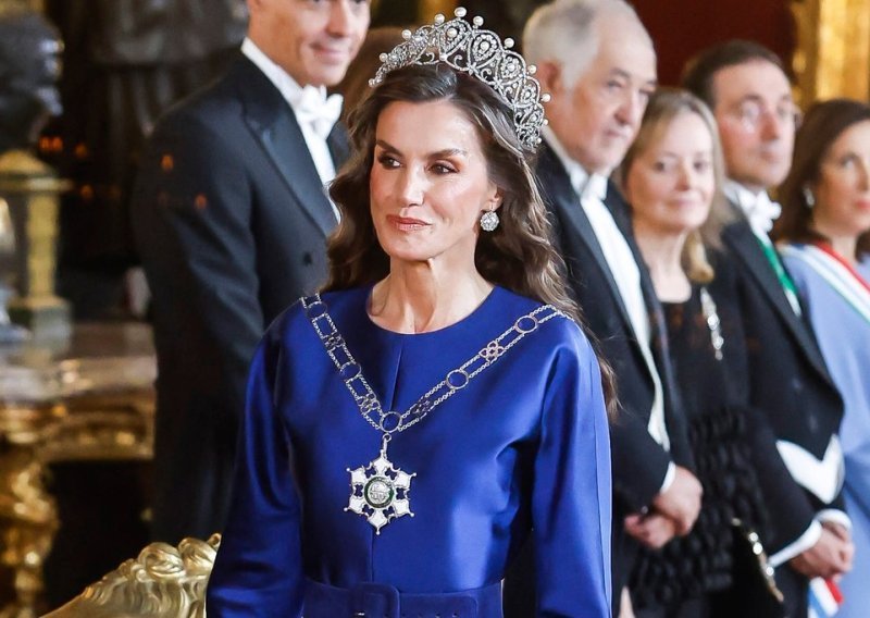 Ovu haljinu kraljica Letizia ima u ormaru deset godina, a tek ju je sad pokazala u punom sjaju