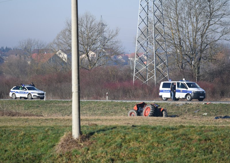 Muškarac poginuo u prevrtanju traktora, kotačima prešao uzbrdicu