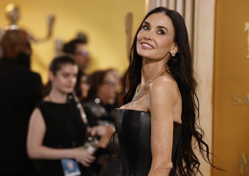 Demi Moore otkrila zašto se tako grčevito drži svoje duge kose