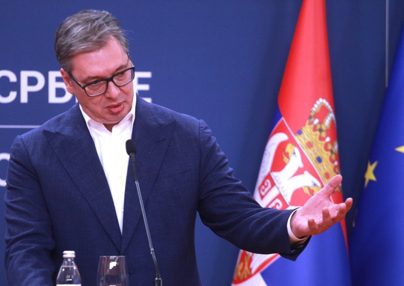 Šef Delegacije EU-a Vučiću uručio packu: 'Uskoro će kraj mog mandata, doći će netko šarmantniji