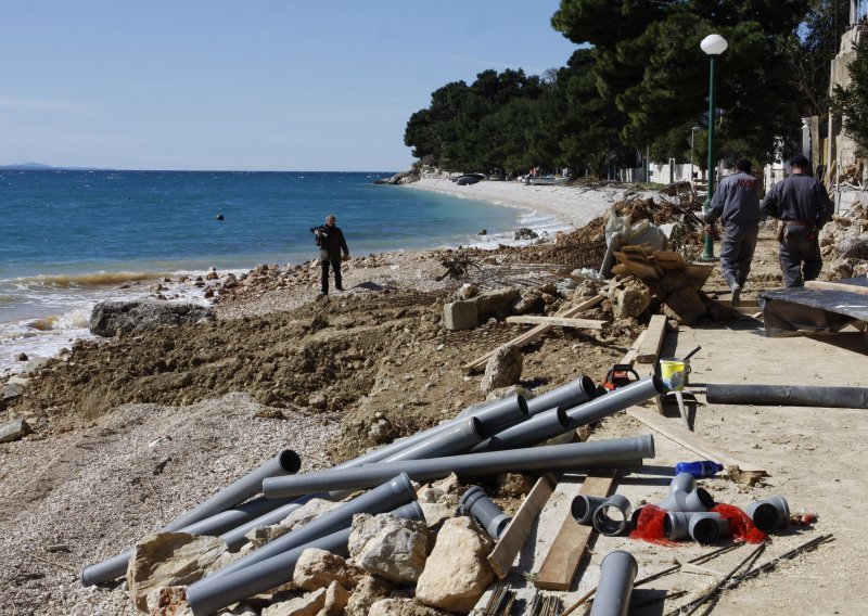 Građevinski otpad istovarili na plažu