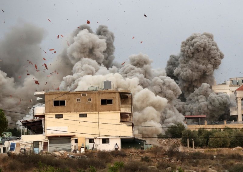 Izrael izveo velike zračne napade na jug Libanona: Tvrdi da gađa Hezbolah