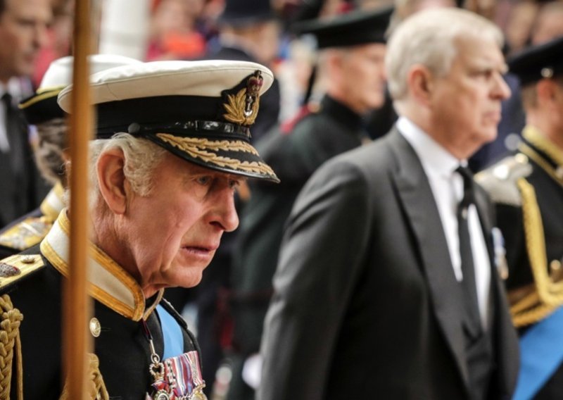 Povijesna odluka: Kralj Charles službeno oduzeo svom bratu titulu princa i sve kraljevske počasti