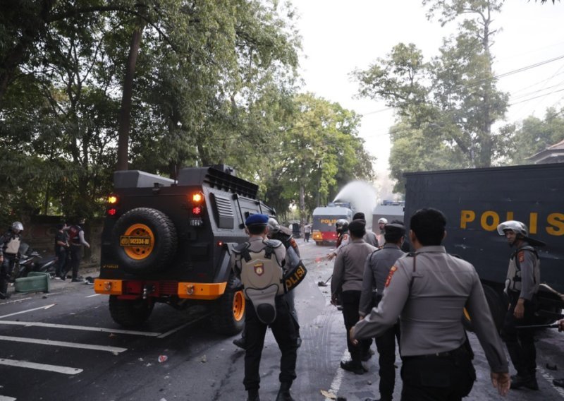 Eksplozija u školskom kompleksu u Jakarti: Tijekom molitve u džamiji ozlijeđeni deseci ljudi