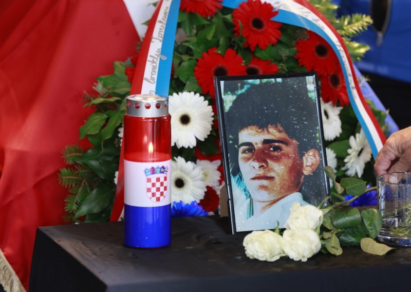 Pokopan i drugi branitelj Vukovara: Imao je 20 godina, pronašli ga zajedno s Nicolierom