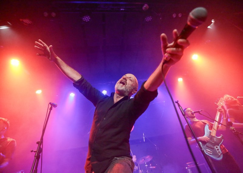 Mile Kekin održao koncert u Zaboku: Iz prvih redova ga zaljubljeno pratila Ivana Kekin