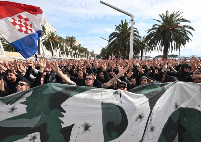 Gomila policije, 'svetosavska ideologija' i 'Tito vampir': Koliko ljudi je bilo u Splitu i kakve su poruke poslali?