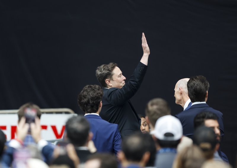 Dok mu prodaja u Europi tone, on se sprema postati prvim bilijunašem u povijesti