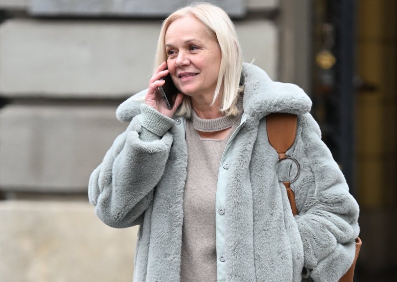 Ksenija Pajić sve je zadivila u mladenačkom izdanju: Ovaj kaput je pun pogodak