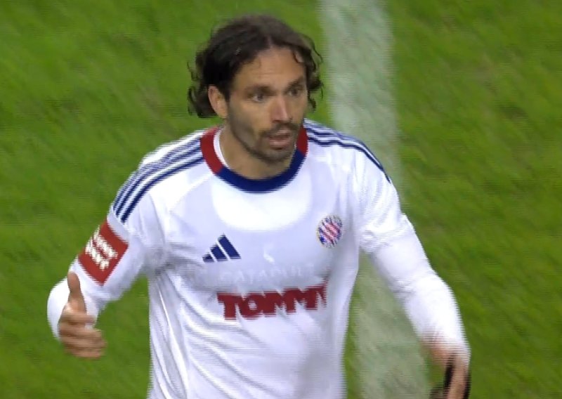 Zvijezdu Hajduka razljutio suigrač prilikom izmjene; pogledajte što mu je rekao