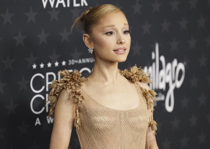 Arianu Grande skoro je pogazio auto: Zastrašujuć trenutak zabilježile su kamere