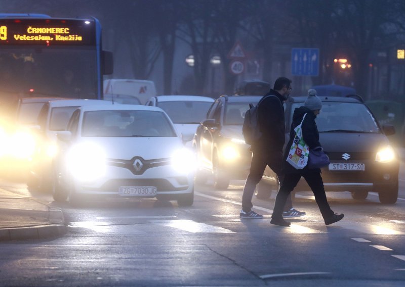 Cijelu zemlju je okovala magla, a ponegdje će biti i kiše, evo i gdje