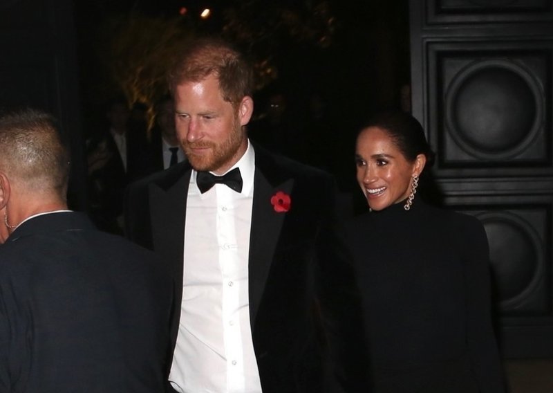Meghan Markle ukrala je show: Neobična haljina sve je bacila u drugi plan