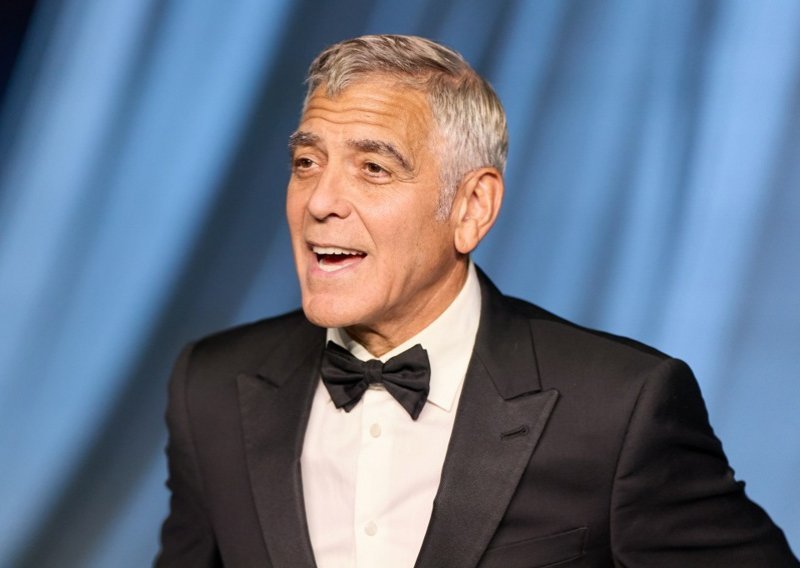 George Clooney ne skriva oduševljenje mlađom glumicom