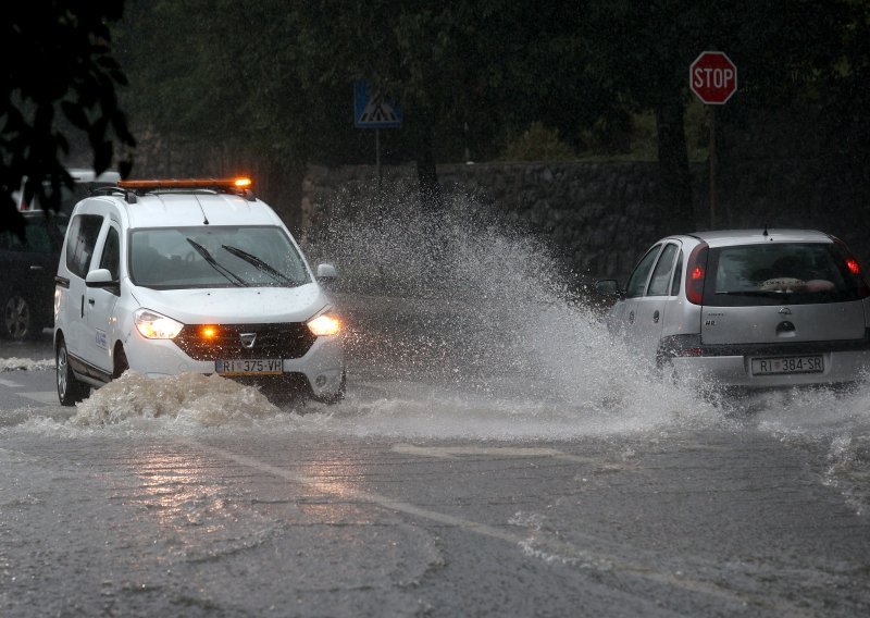 Danas bi vrijeme moglo biti opasno: Upaljen meteoalarm - prijete obilni pljuskovi i bura