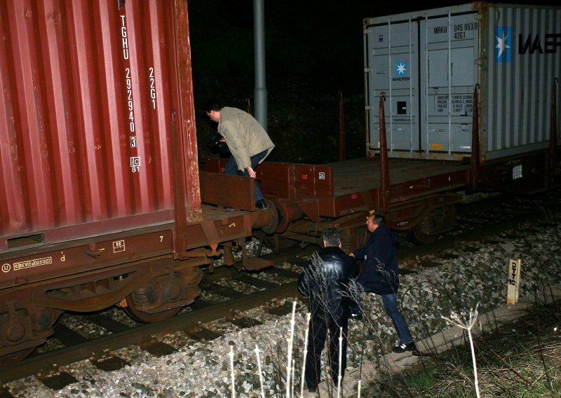 Teška željeznička nesreća zbog odrona kamenja