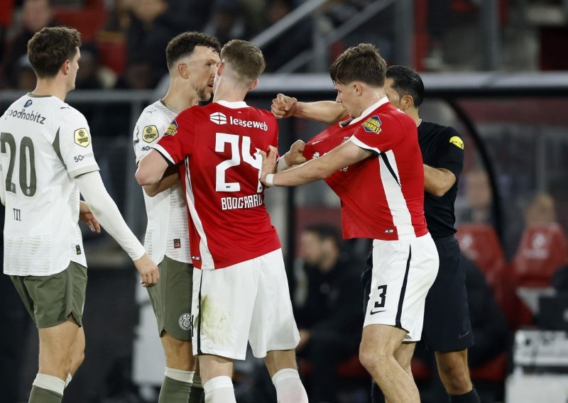 Pogledajte kako je protivnik šakom udario Perišića: Sudac mu nije pokazao ni žuti karton