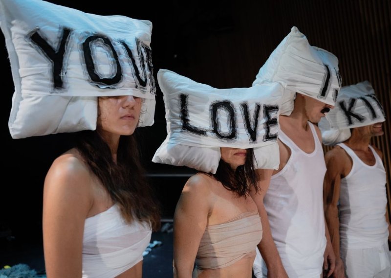 Potresan i borben tekst Espija Tomičića 'Your Love is King' stiže u Malu Gavellu