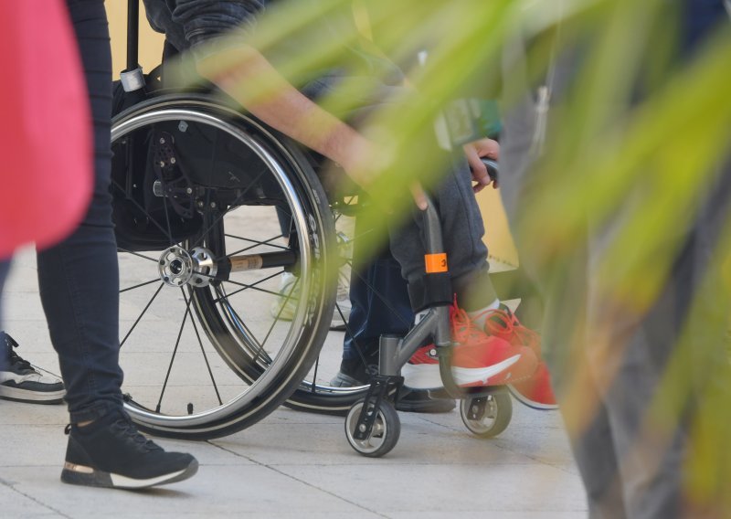 Splitski vatrogasci darovali Innowalk, uređaj za rehabilitaciju djece