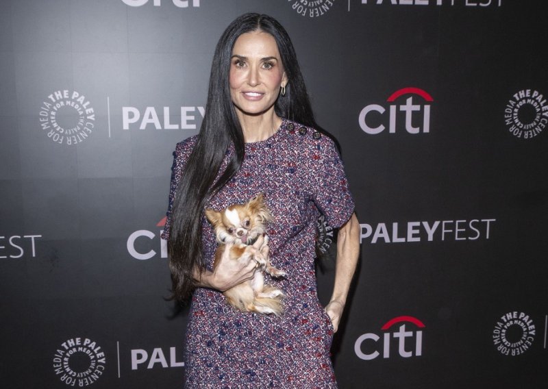 Ove udobne čizme nikad ne izlaze iz mode, a s ovom haljinom čine savršen stajling