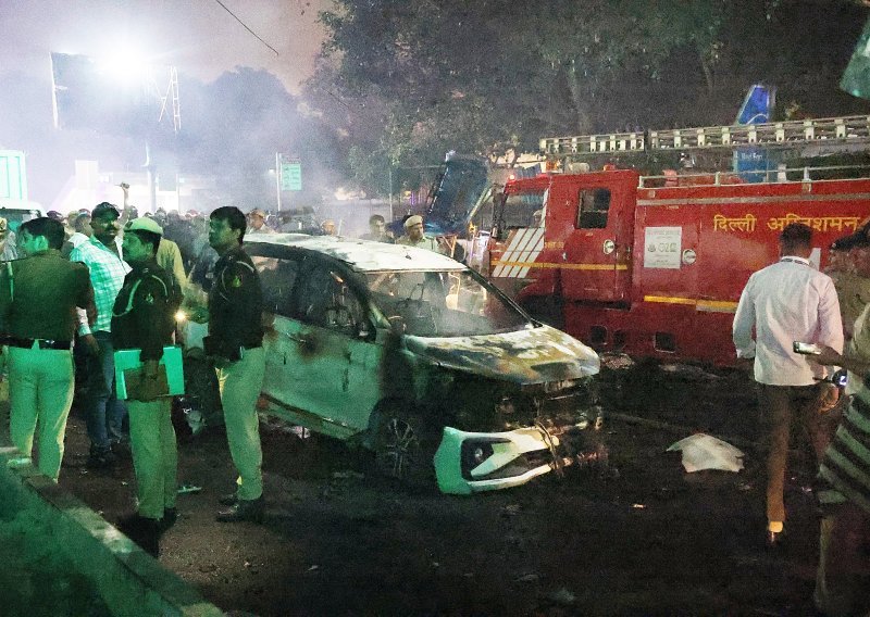 Eksplozija u New Delhiju: 'Vozilo koje se sporo kretalo stalo je na semaforu i eksplodiralo'