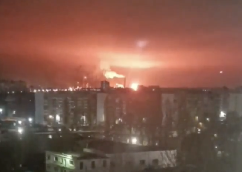 VIDEO Ukrajina noćas poslala dronove na Rusiju: Pogodili su rafineriju nafte Saratov