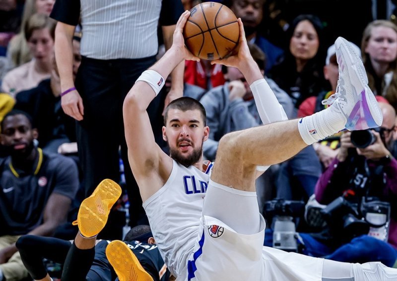 Grozan niz došao je kraju; Clippersi napokon slavili, a Zubac oduševio