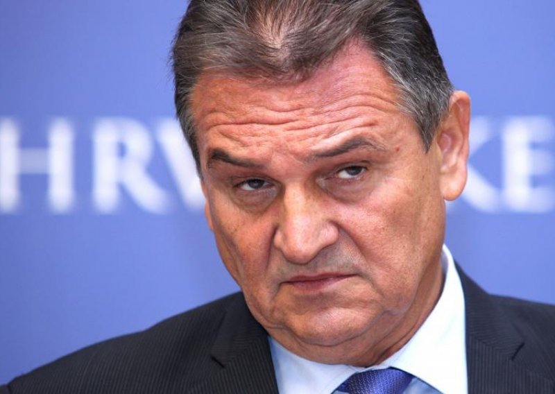 Cacic says gov't to deal with layoffs in Split dock
