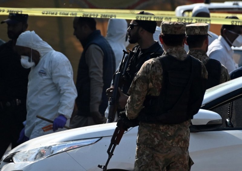 Bombaš samoubojica pokušao ući u zgradu suda, ubio najmanje 12 ljudi