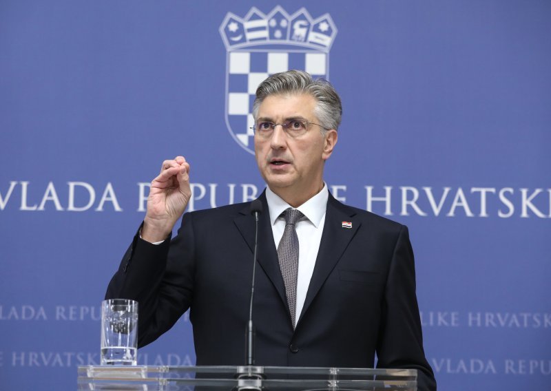 Plenković preživio 'rešetanje' u Saboru: 'Mi smo stalno smireni'