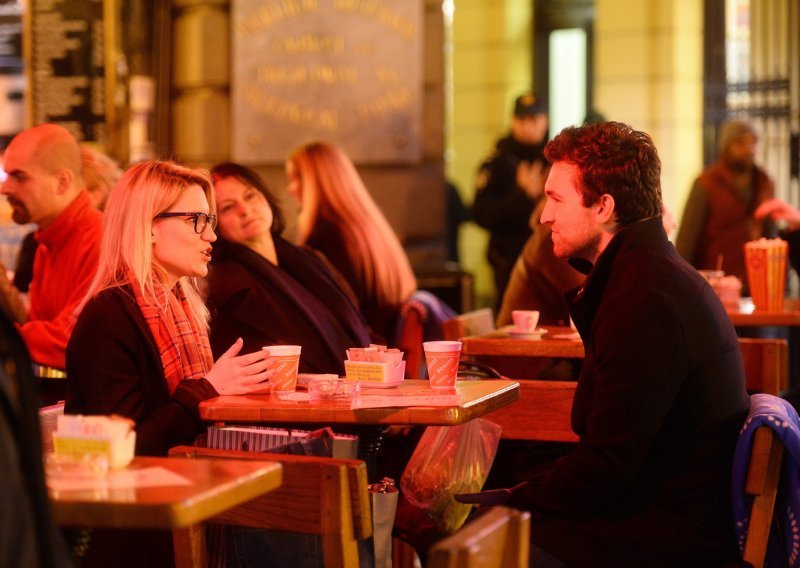 Omiljeno božićno piće nikad nije bilo skuplje: Evo koliko treba dati za jednu čašu