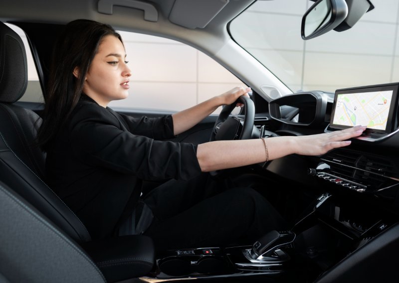 Svi ih dodirujemo: Ovo su najprljavija mjesta u taksijima i Uberu