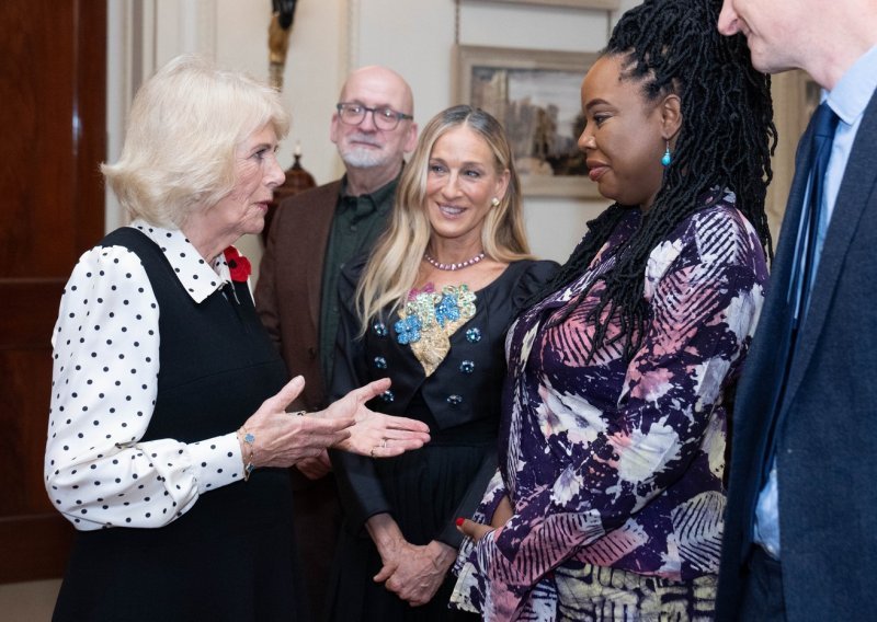 Sarah Jessica Parker zablistala u efektnim cipelama pored kraljice Camille