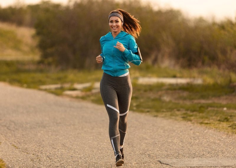 Vježbanje na prazan želudac novi je hit za gubitak kilograma; evo kako brže smršavjeti