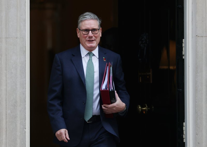 Šuška se da britanskom premijeru prijeti smjena, napokon se oglasio