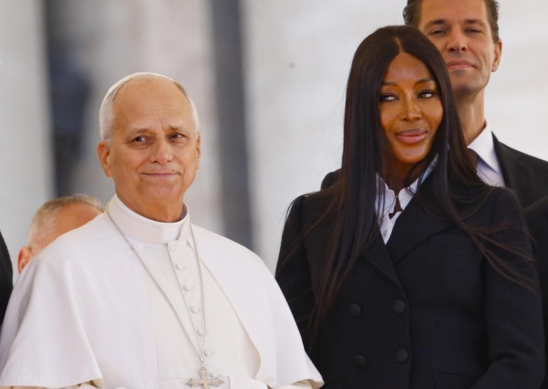 Oličenje elegancije: Naomi Campbell zadivila izdanjem na susretu s Papom