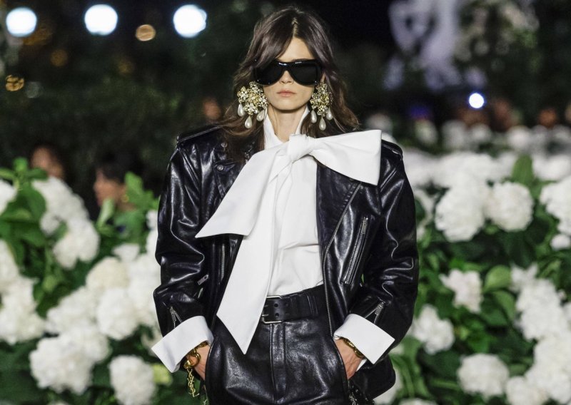 Vraćaju se hit bluze iz 80-ih: Izgledaju tako elegantno, a obožavamo ih zbog jednog detalja