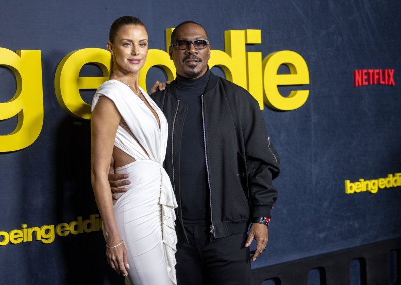 Eddie Murphy ponosno pozirao u društvu gotovo 20 godina mlađe supruge