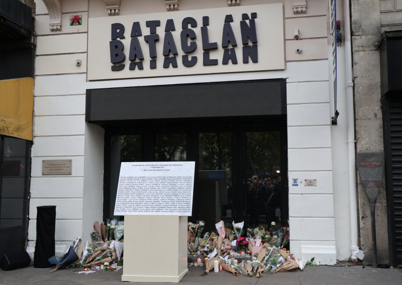 Francuska odala počast žrtvama terorističkih napada u Parizu prije deset godina