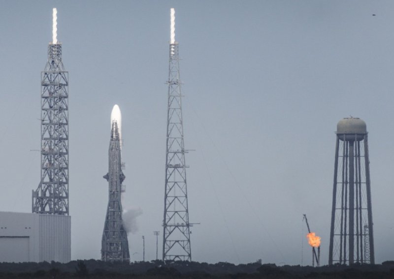 Nakon otkazivanja zbog oluje, uspješno lansirani NASA-ini sateliti za Mars